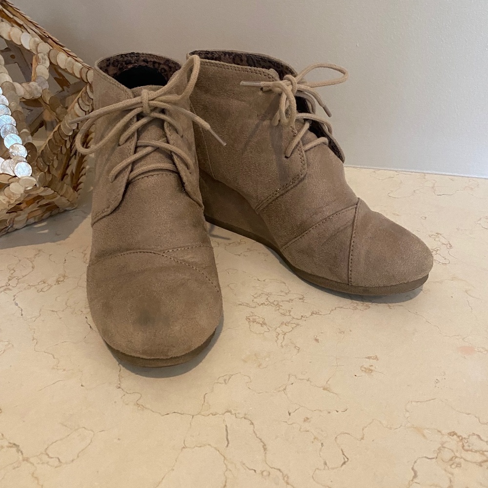 Tilly’s booties, size 7.5 tan